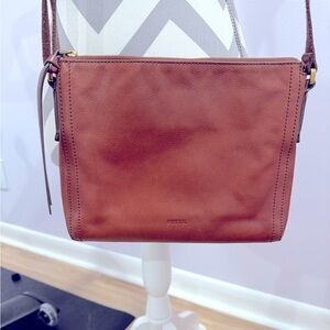 Fossil leather small crossbody bag. Gently used, in great condition.